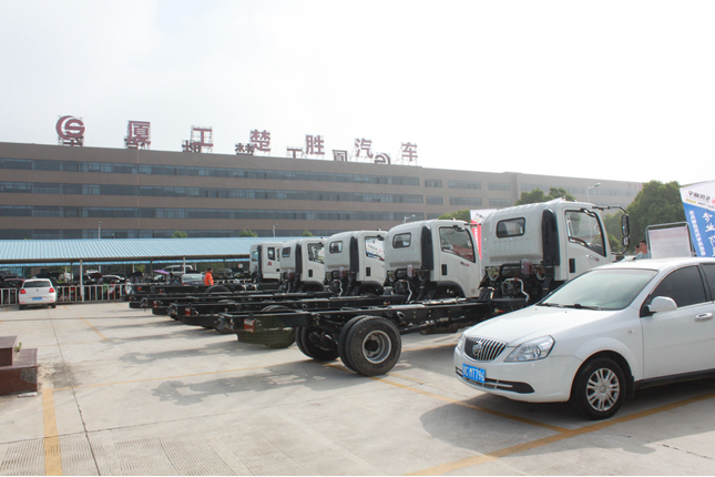美的空調(diào)通電后閃5下